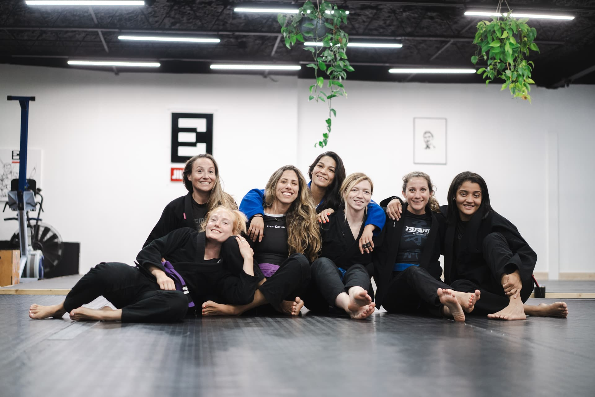 Women training together in a supportive Girls on the Mat class at Elementum Jiu-Jitsu